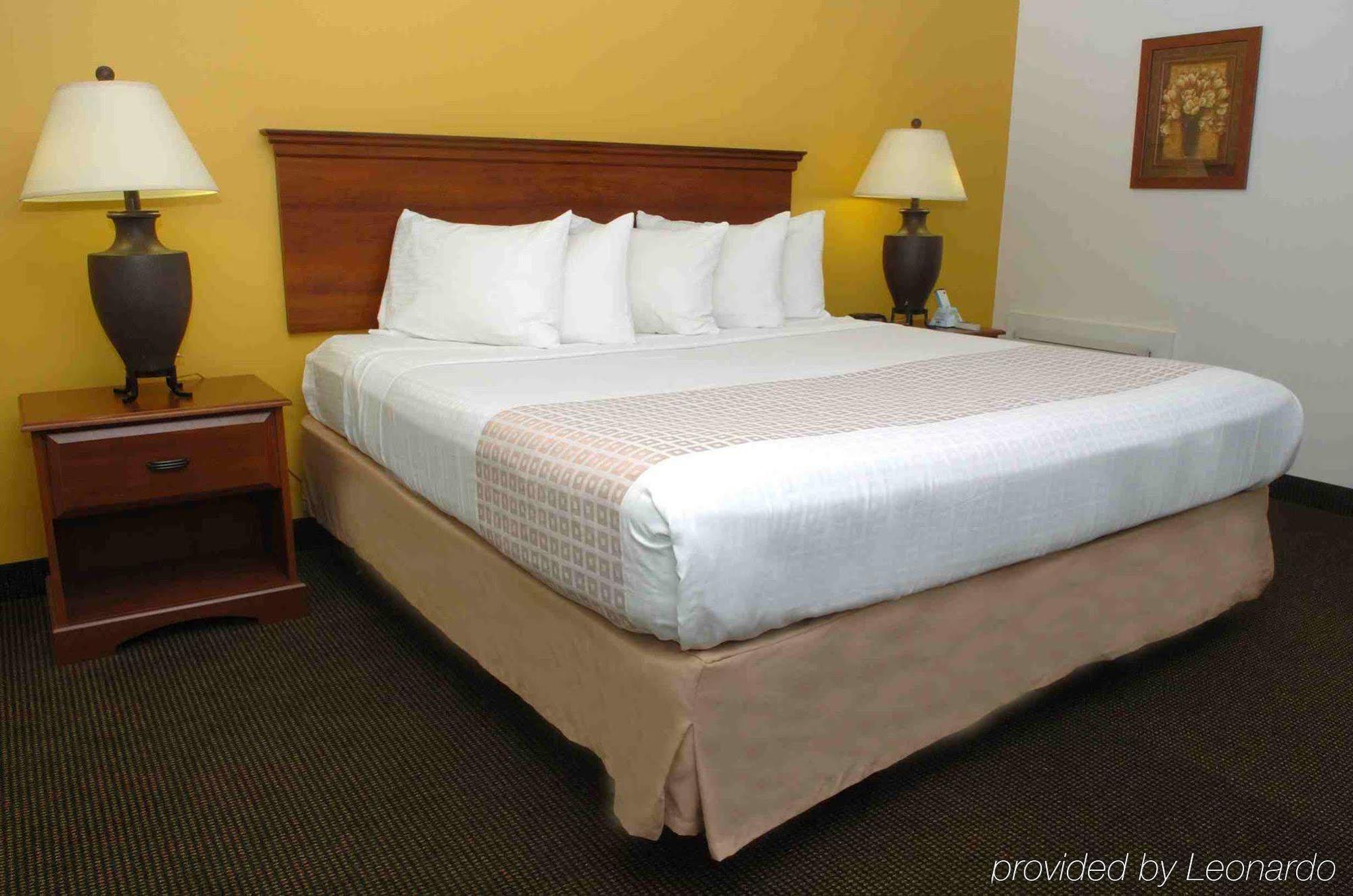 Yellowstone Pioneer Lodge Livingston Room photo